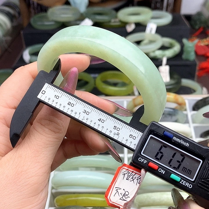 蛇纹石玉手镯未镶嵌700