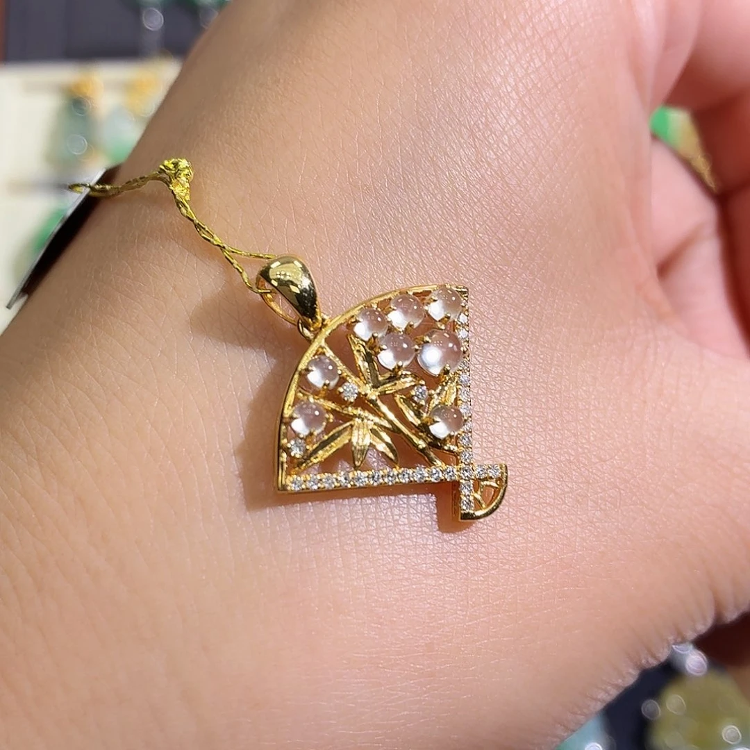 翡翠18K金镶嵌颈饰