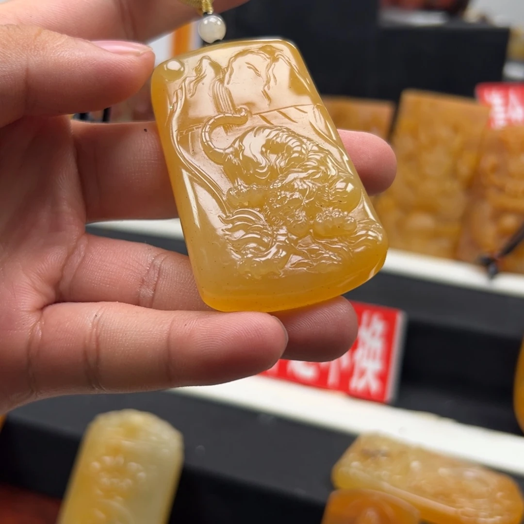 石英质玉（黄龙玉）未镶嵌多样性发货，发其一