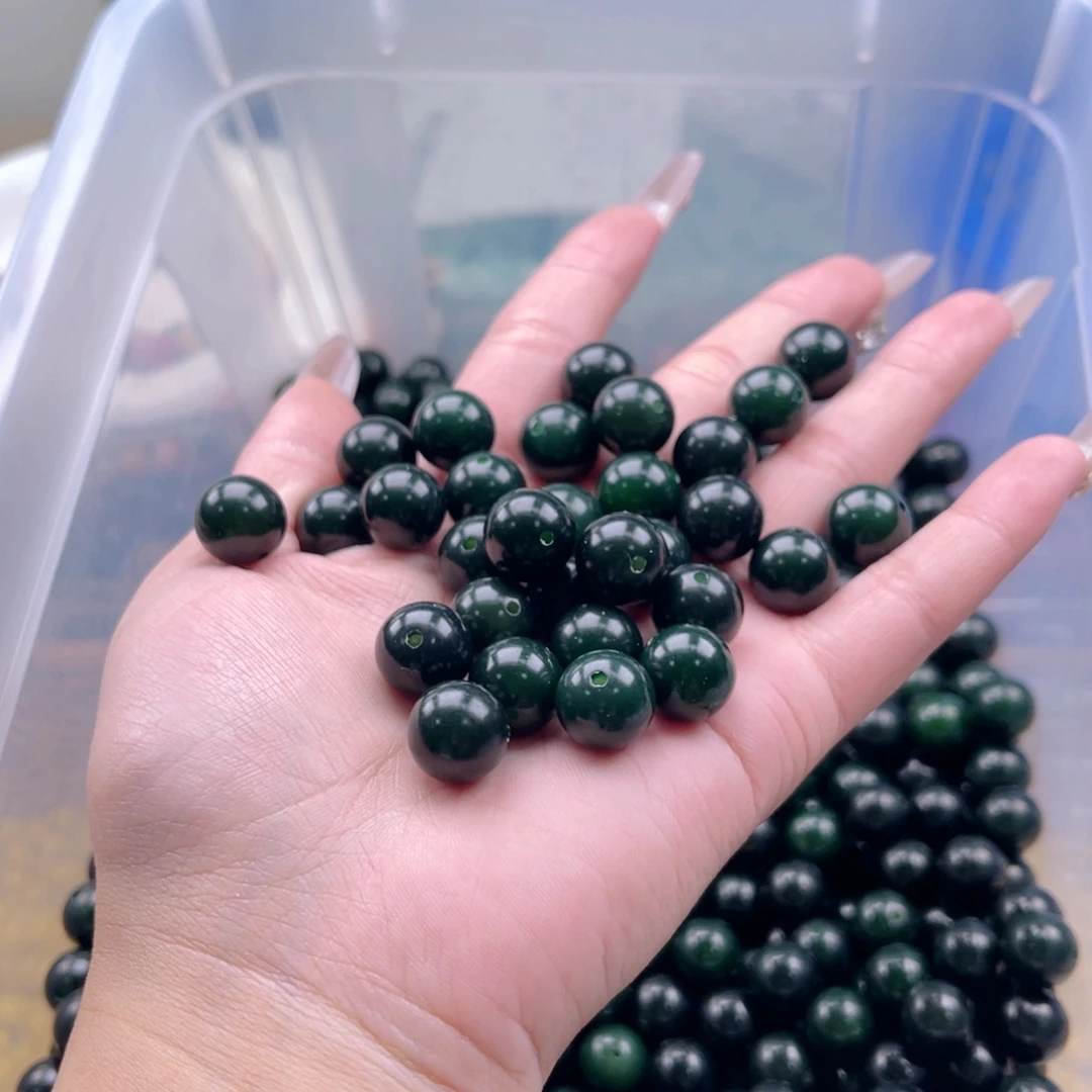 白玉菩提吊坠q12.75mm120颗。帝王绿