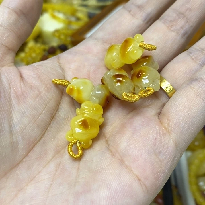 蜜蜡未镶嵌裸石多样性发货其一