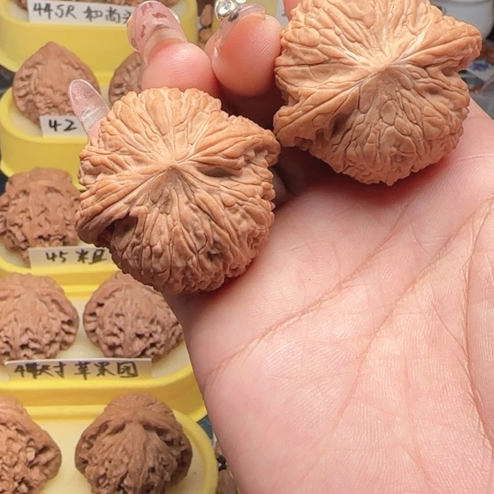 一***念吊坠桃核文玩核桃，泥鳅