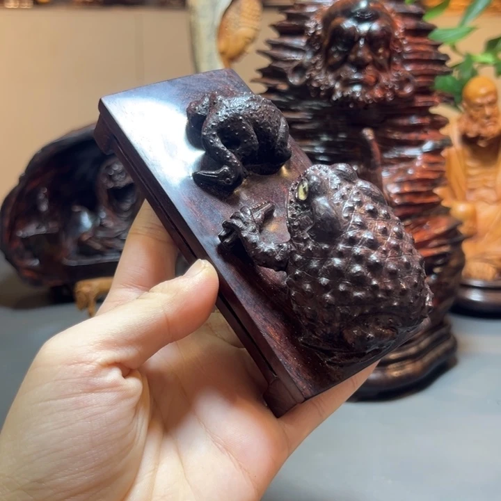 木小叶紫檀蟾蜍摆件