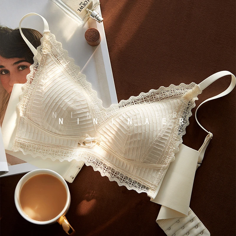 【私藏浪漫】法式三角杯蕾丝内衣女夏中厚无钢圈小胸聚拢文胸胸罩