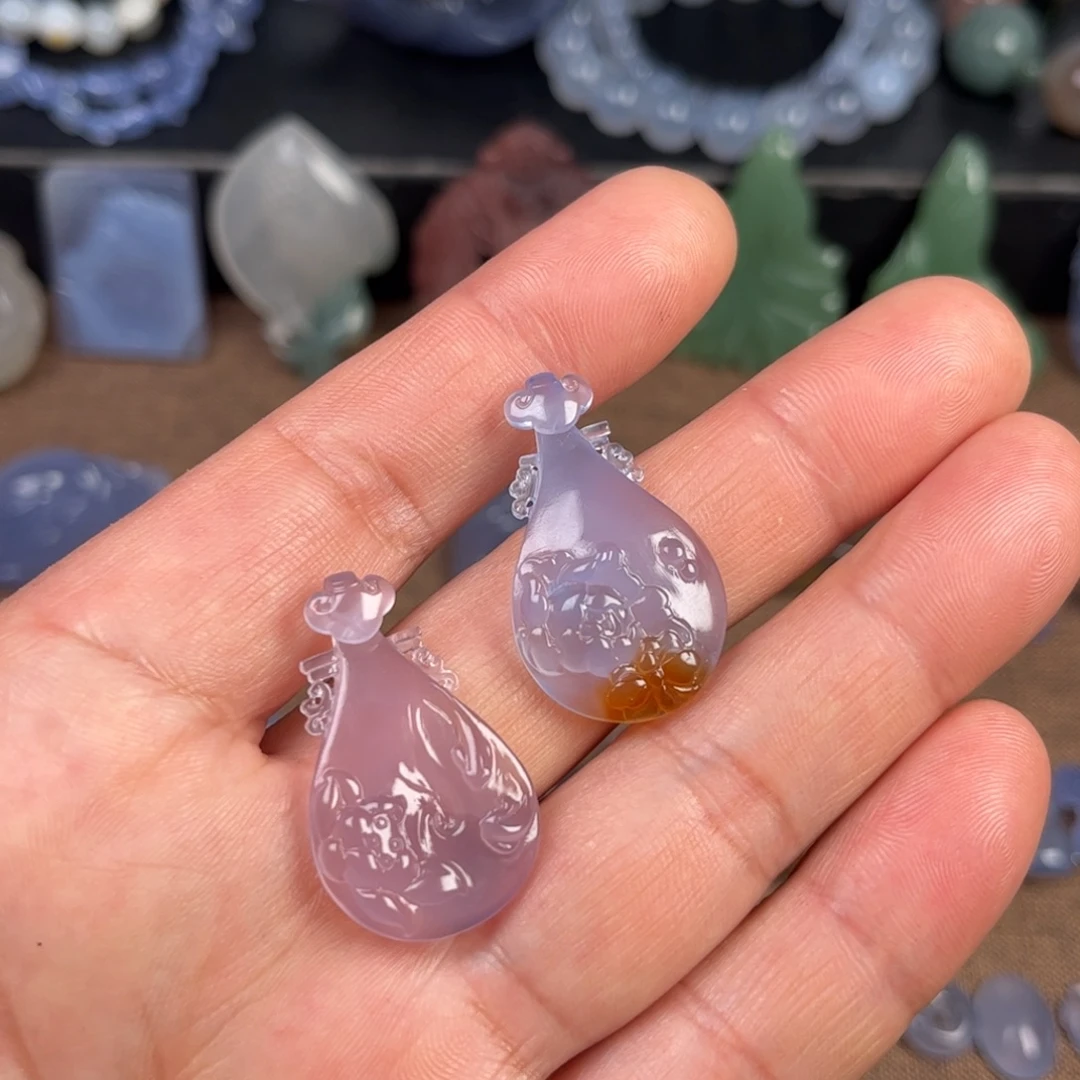 玛瑙/玉髓未镶嵌颈饰琵琶一堆