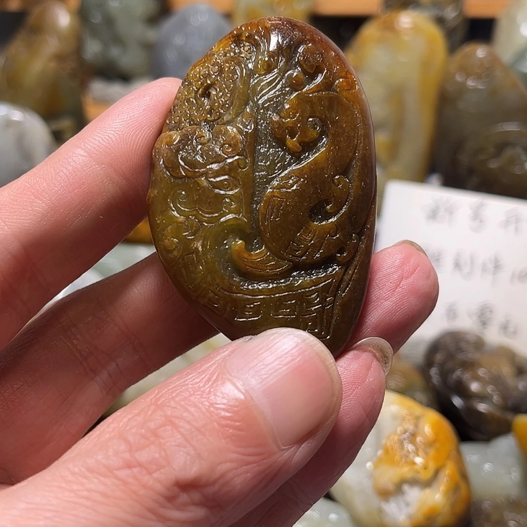 和田玉（子料）未镶嵌车挂风**山