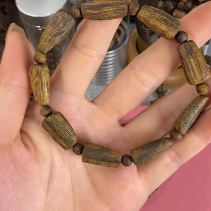 沉香碎屑沉香莺歌绿奇楠随形树心油