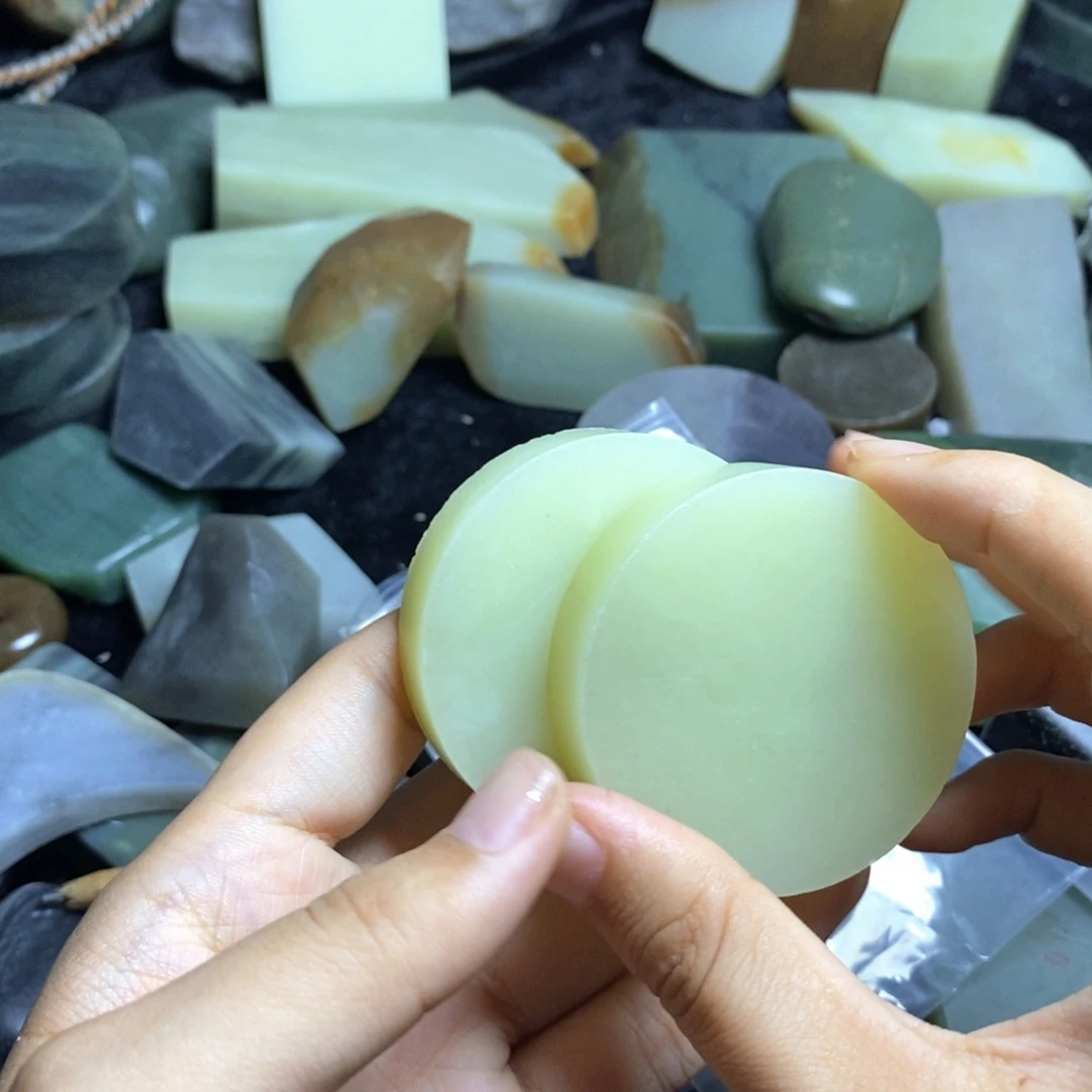 卓***馆和田玉未镶嵌挂件