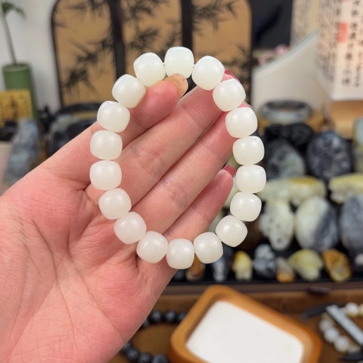 ****稳未镶嵌手链和田玉