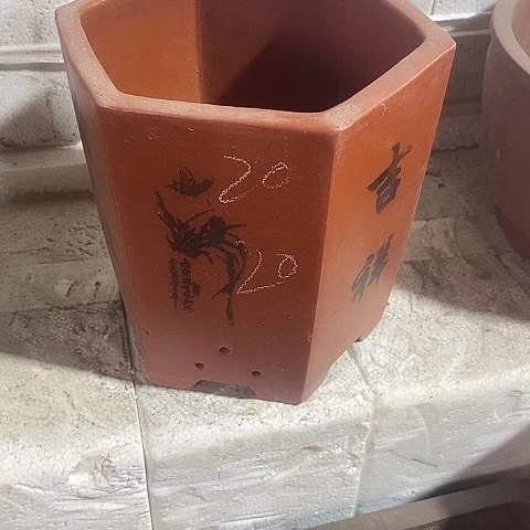 中国宜兴紫砂花盆，