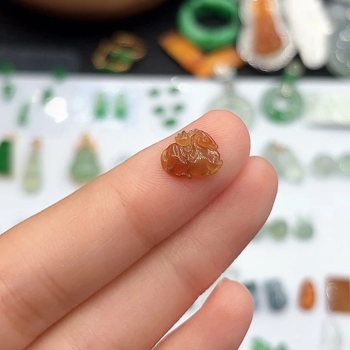 翡翠未镶嵌颈饰唐马