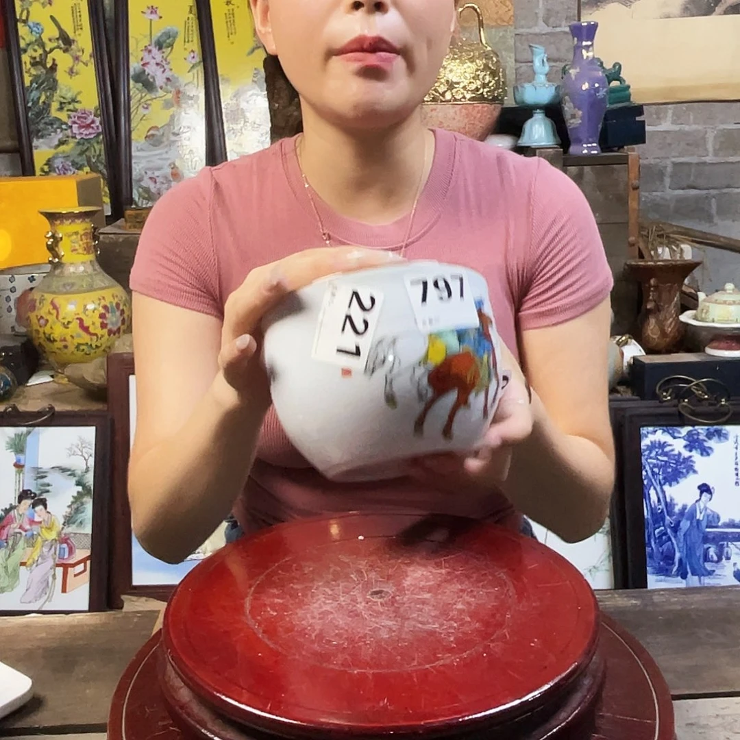 摆件景德镇陶瓷。