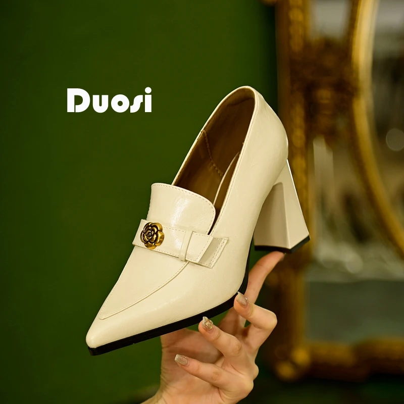 【DUOSI】7cm粗跟时尚高跟鞋女春新款尖头单鞋百搭深口乐福鞋8302-8