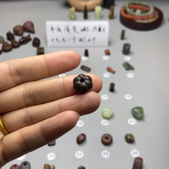 廿***一蛇纹石玉未镶嵌项链