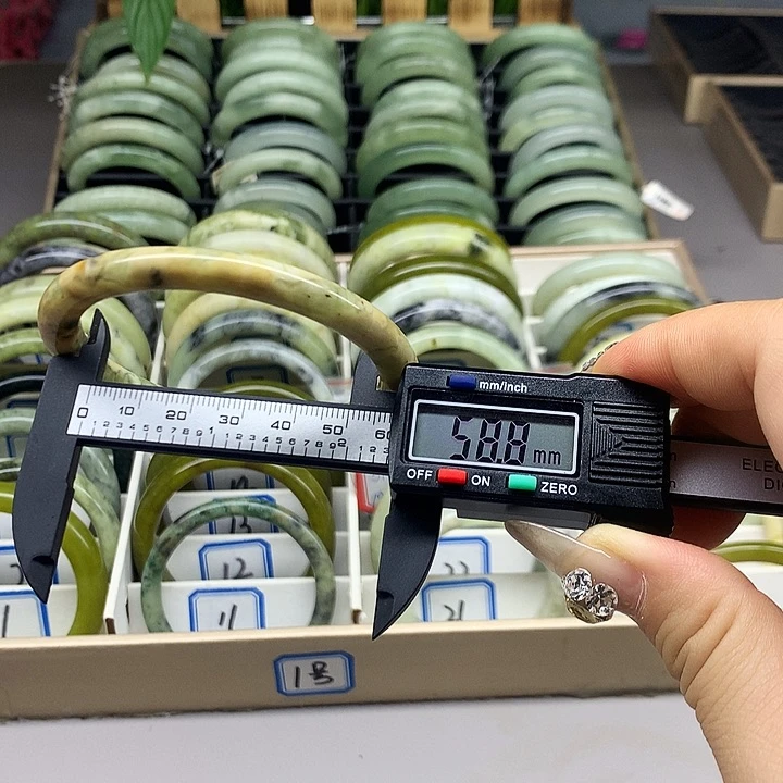 未镶嵌蛇纹石玉手镯34