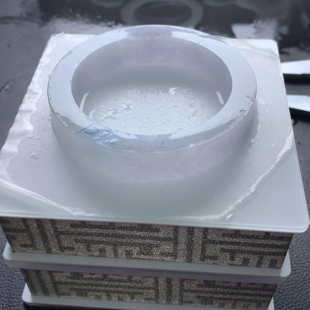 定制翡翠未镶嵌手镯