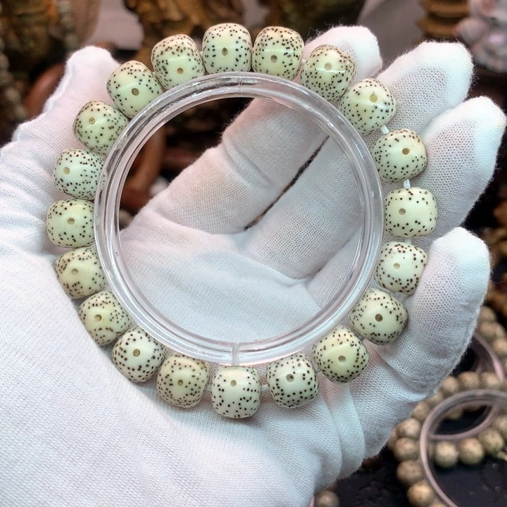 吊坠星月菩提煎****?11.5×10.5元白