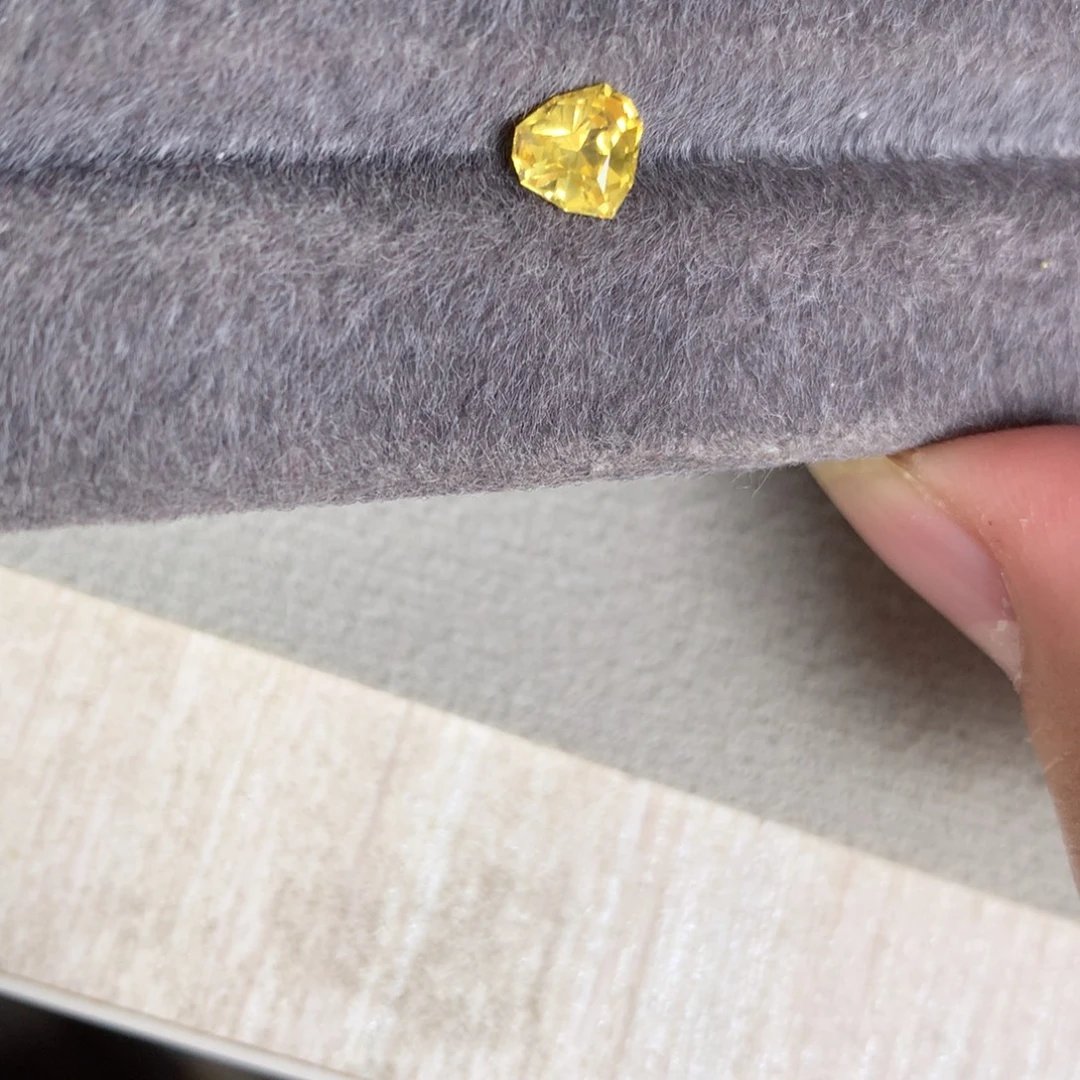 蓝宝石裸石89分 无烧 金丝雀