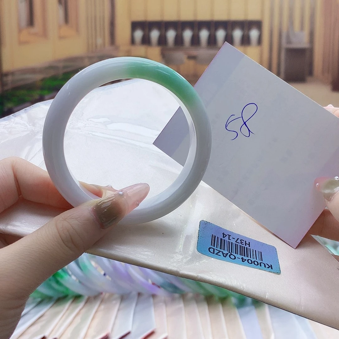 翡翠手镯未镶嵌bbnkjjjjjjj