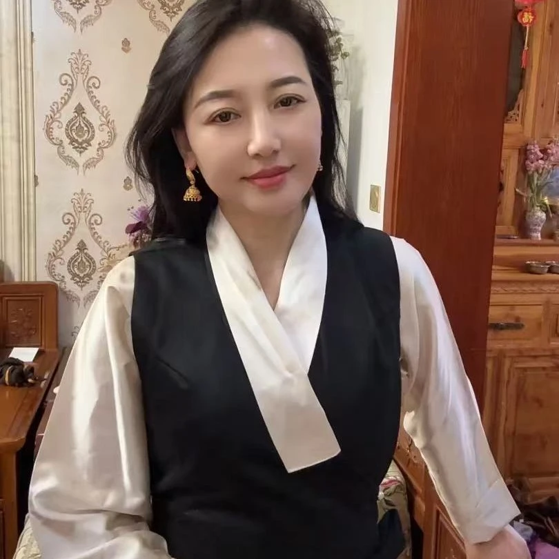 雪峰缘服装店不透衬衣