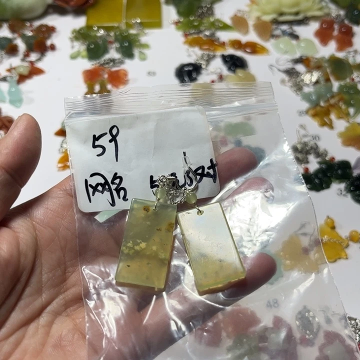 网***名蛇纹石玉合金耳饰