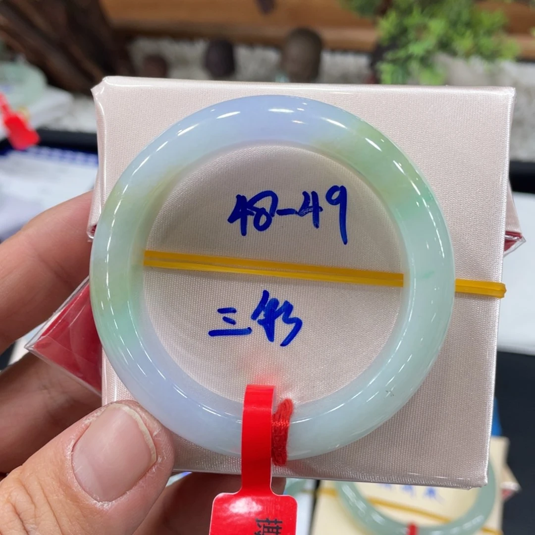 翡翠手镯未镶嵌缅甸