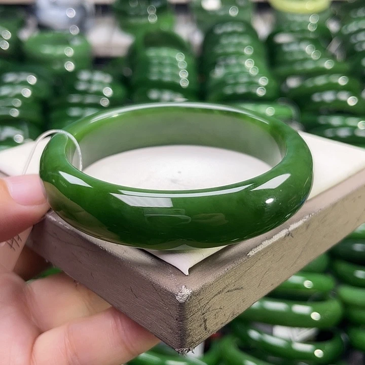 未镶嵌手镯和田玉（碧玉）