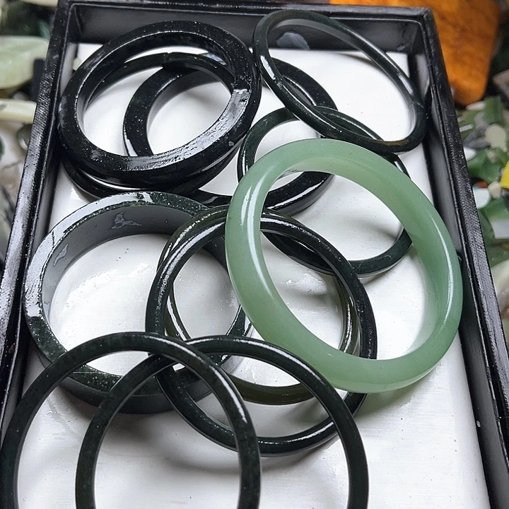 和田玉（糖玉）和田玉边角料9K金镶嵌小****?