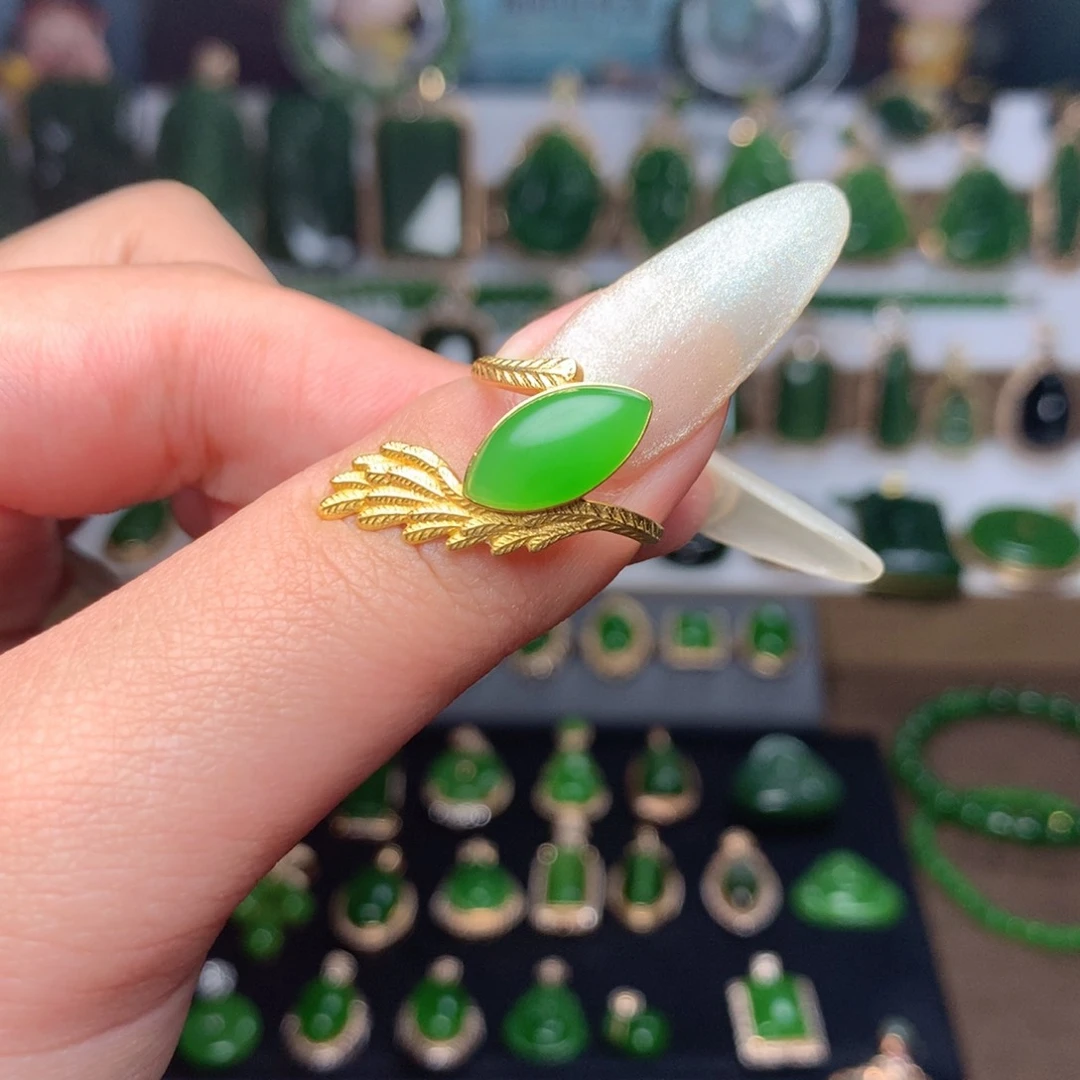 和田玉（碧玉）戒指18K金镶嵌