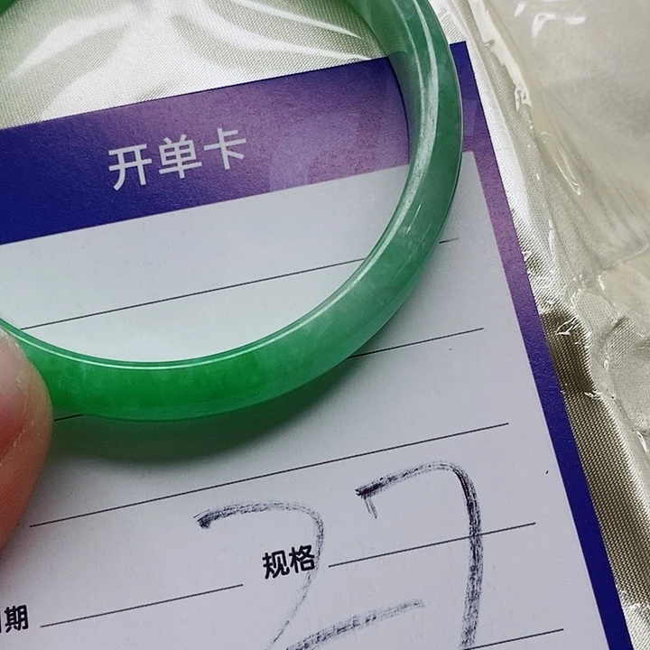 翡翠手镯未镶嵌翡翠