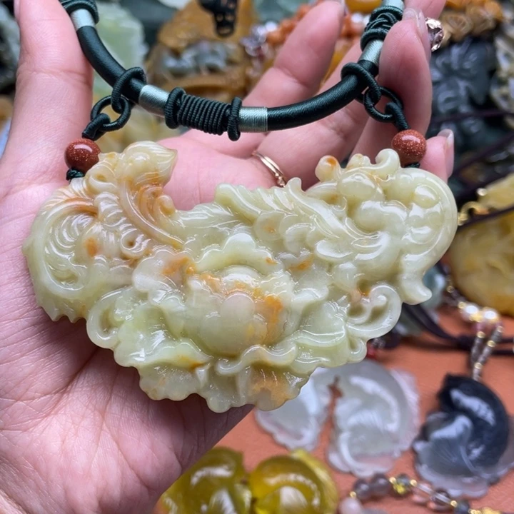 蛇纹石玉未镶嵌吊坠