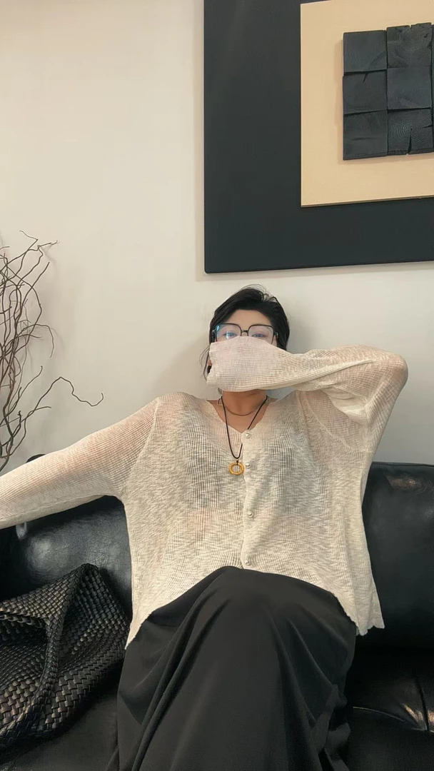 SHUANG洲：秋季 法式长袖超薄针织短款上衣