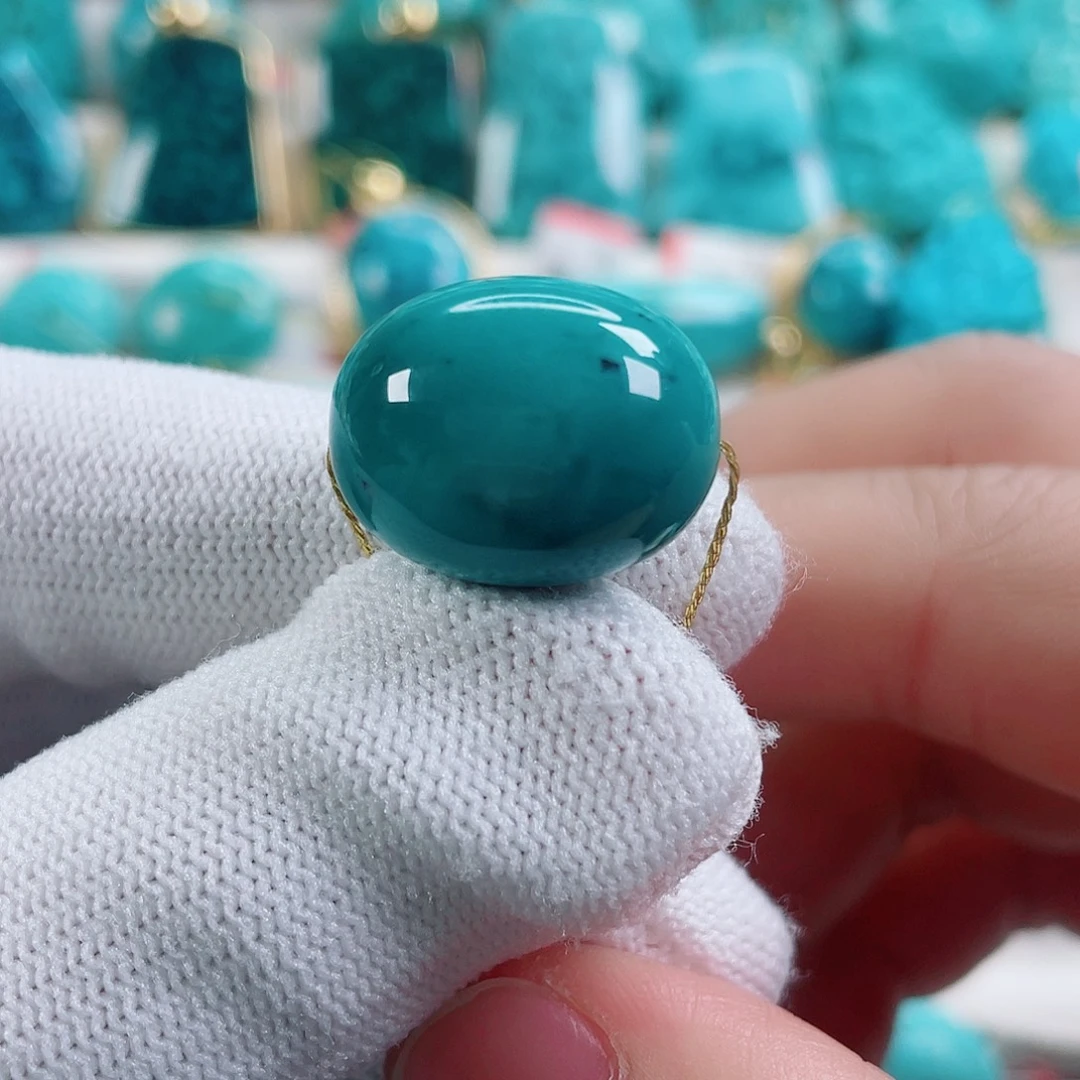 绿松石未镶嵌颈饰