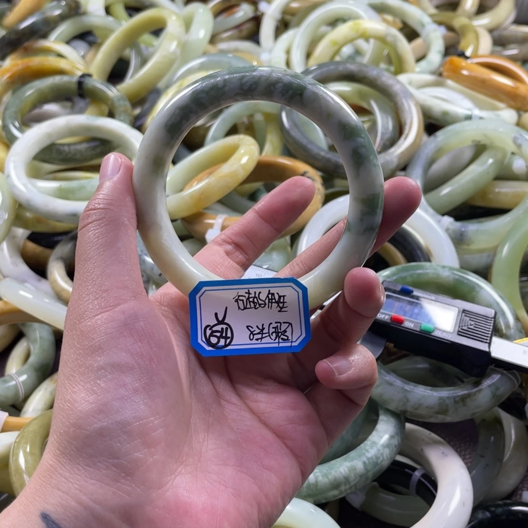 行***娃蛇纹石玉未镶嵌手镯