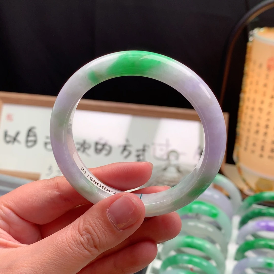 翡翠手镯未镶嵌缅甸