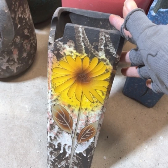 罐默认微瑕，有孔编号19-220