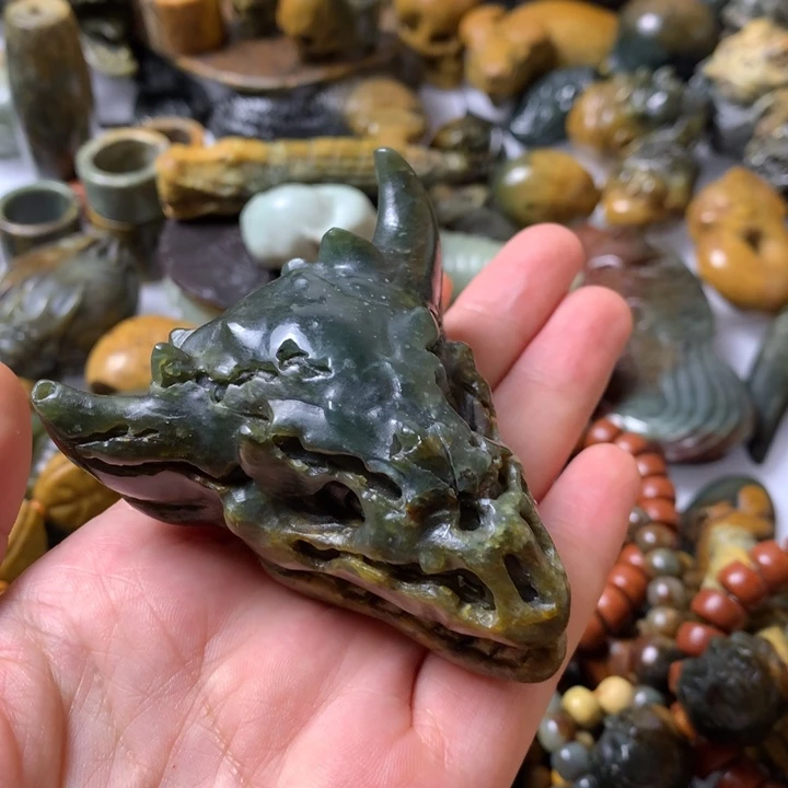 未镶嵌岫岩河磨玉（透闪石质玉）把件