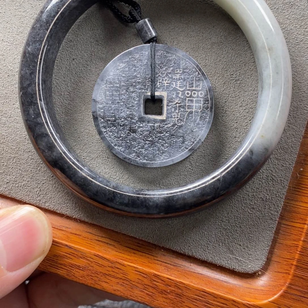 翡翠颈饰未镶嵌唐*初