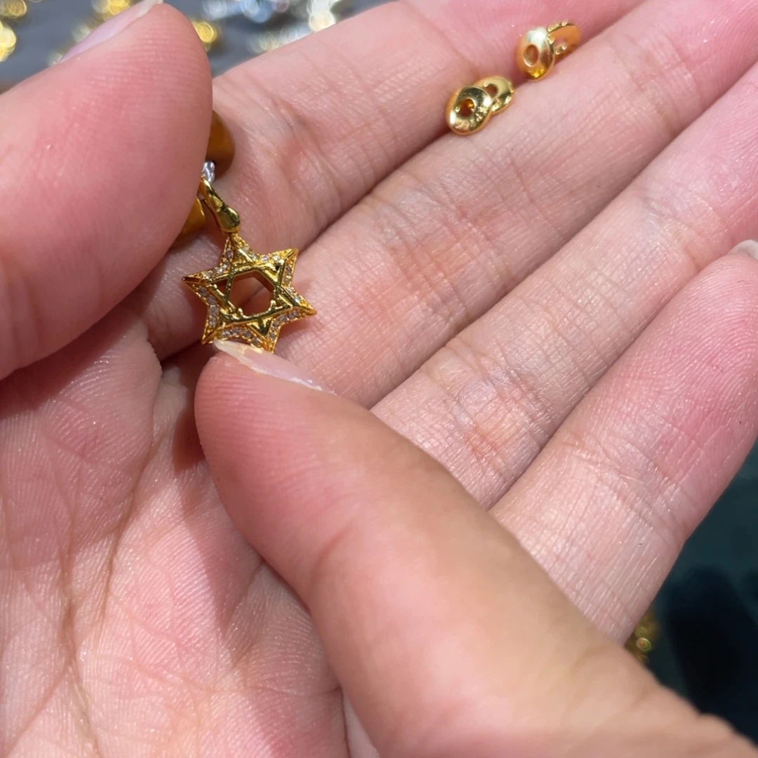 金色六芒星，4片5m飞碟