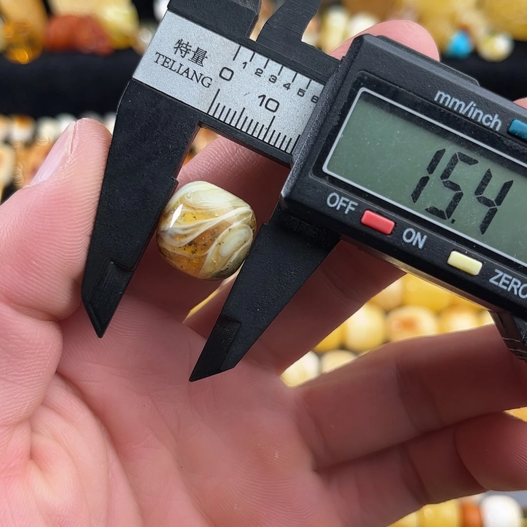 蜜蜡未镶嵌珠宝奇石