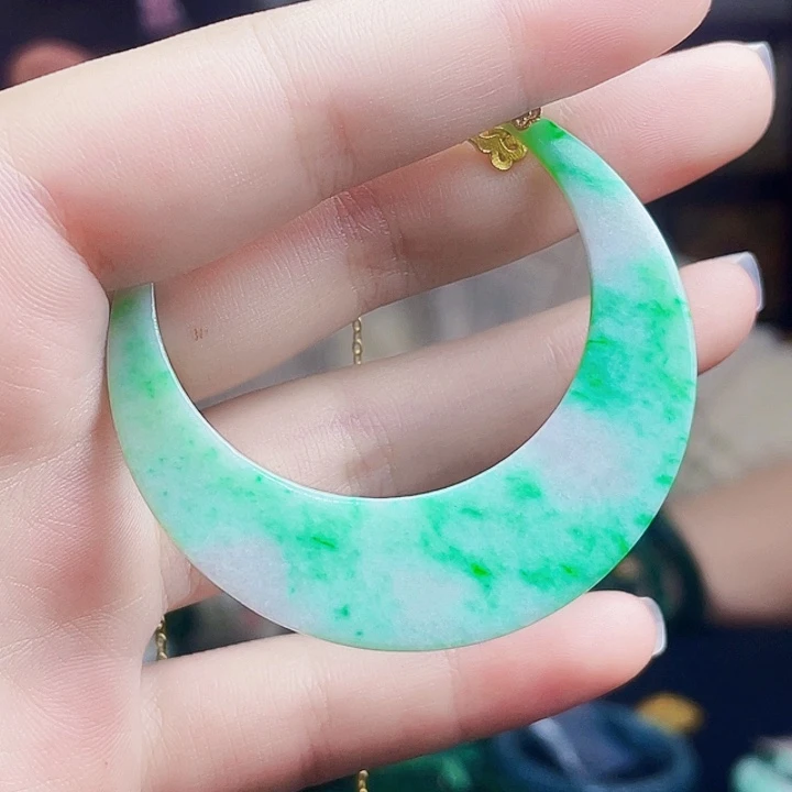 翡翠未镶嵌颈饰多样性