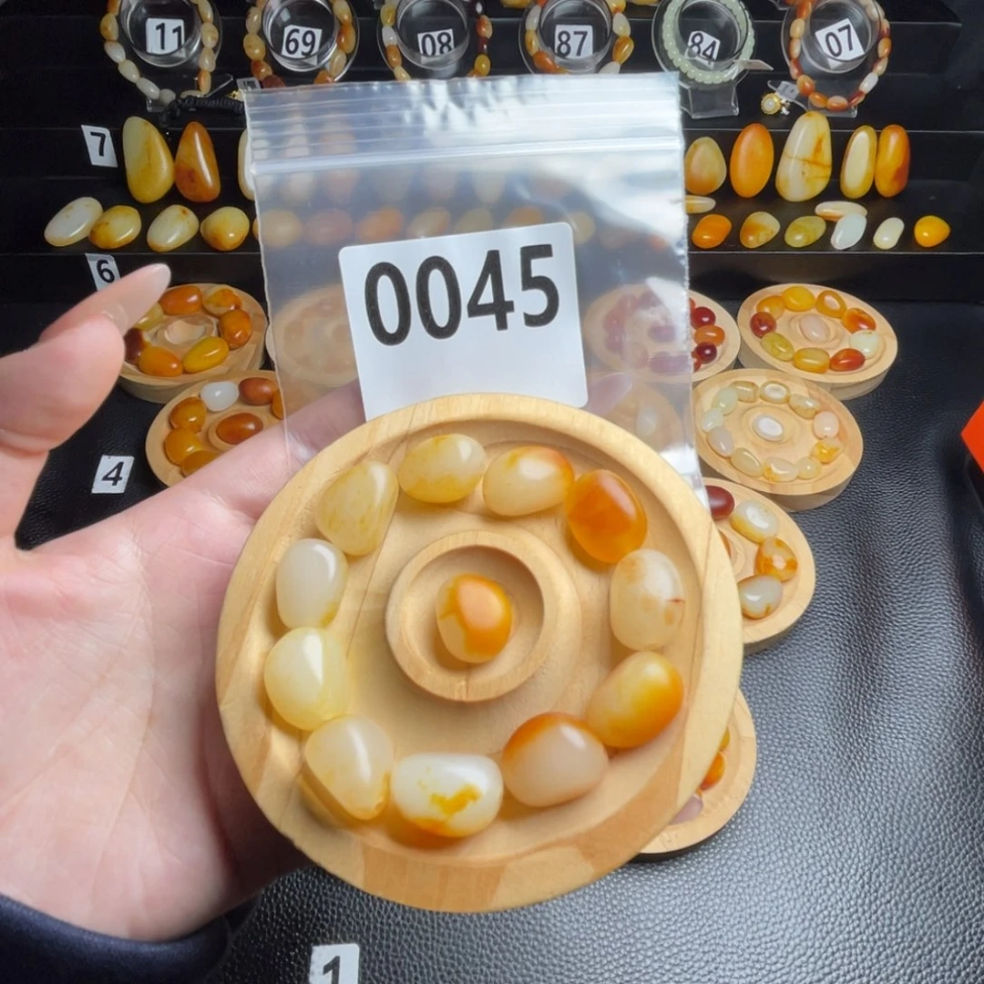 羽***扬未镶嵌手串和田玉