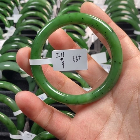 和田玉（碧玉）手镯未镶嵌微瑕