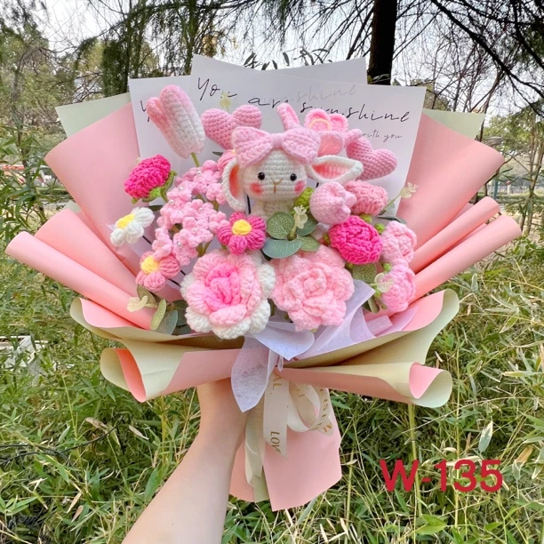 纯手工毛线花束垂耳兔郁金香蔷薇玫瑰送闺蜜女友生日礼物花束礼物