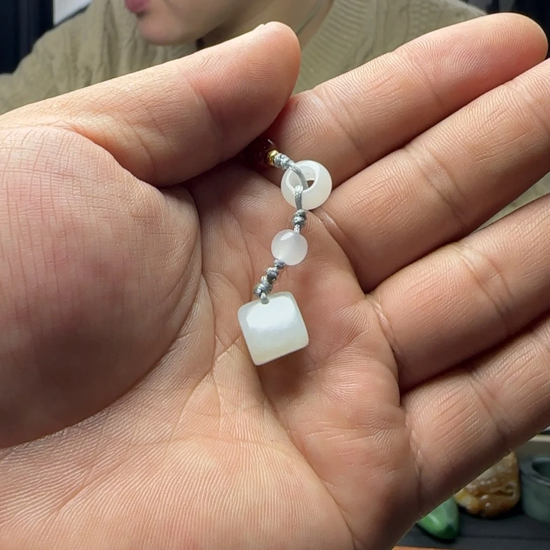 和田玉（糖玉）颈饰未镶嵌