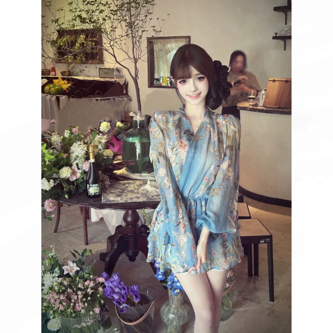 连衣裙新款蓝色印花绑带灯笼袖法式海边度假短裙女夏