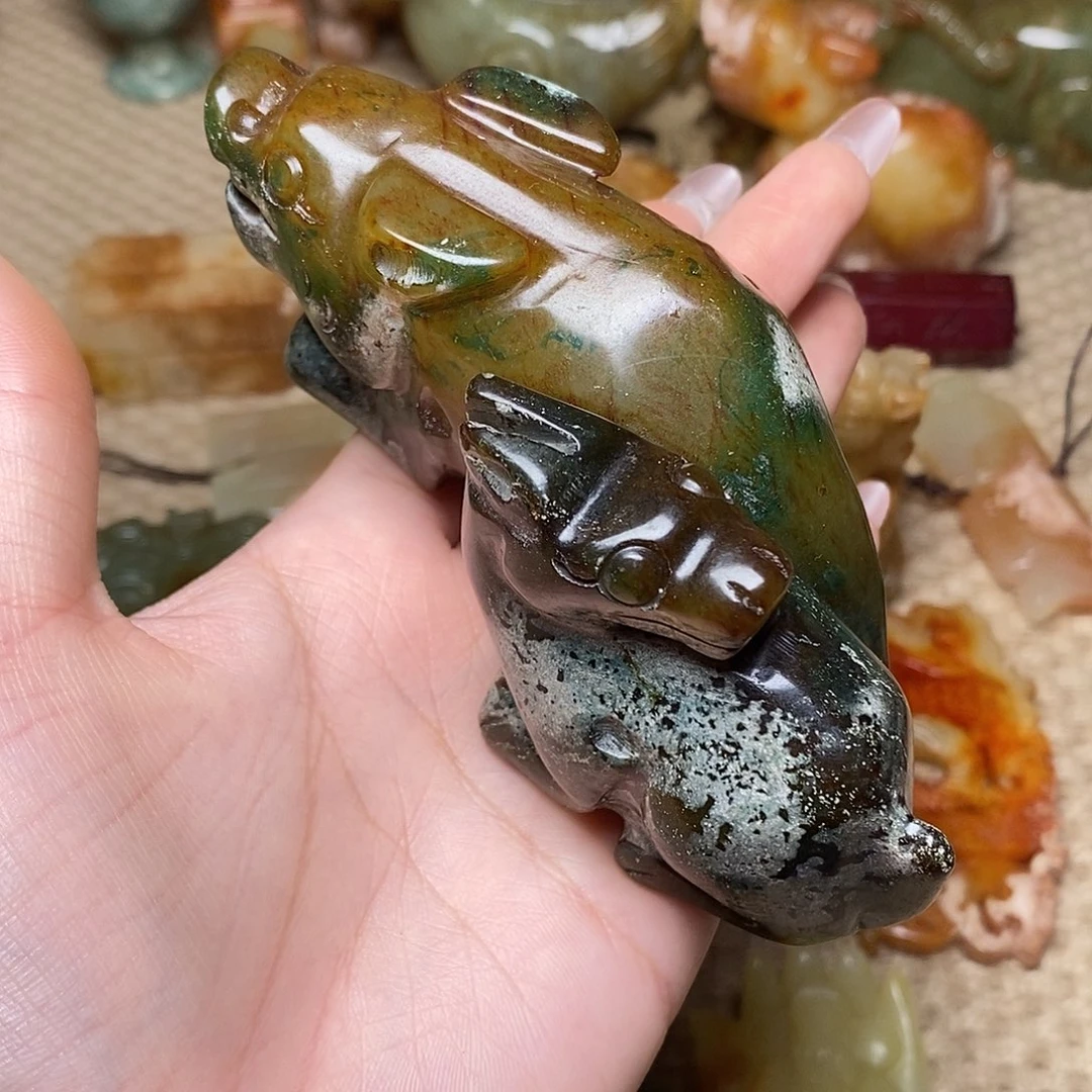 蛇纹石玉未镶嵌颈饰