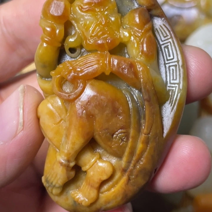 和田玉（墨玉）未镶嵌颈饰