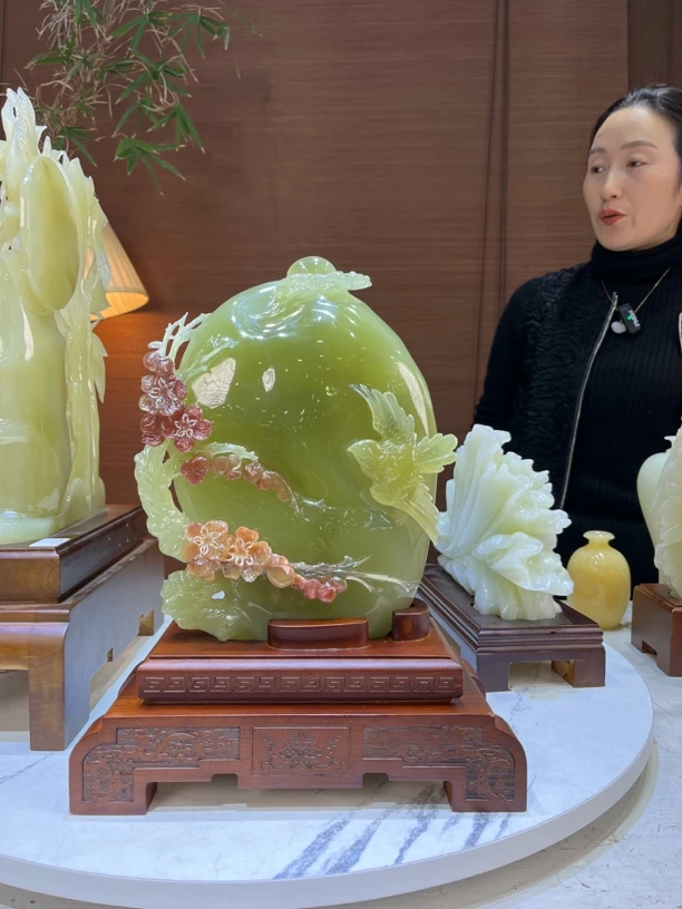 精品天然玉石摆件