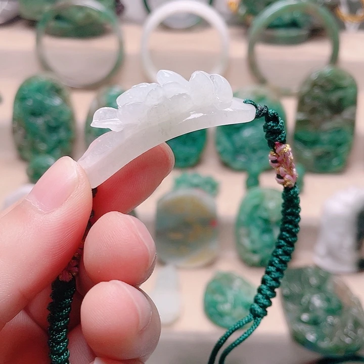 独山玉未镶嵌颈饰
